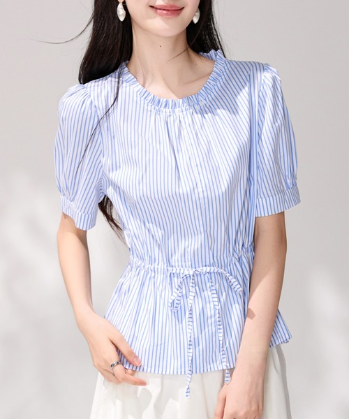 AMAJI(アマジ)の「ストライプ柄 パフスリーブ リボン付き ブラウス(シャツ/ブラウス・レディース・ライトブルー・X-LARGE/LARGE/MEDIUM/SMALL)」の4枚目の写真