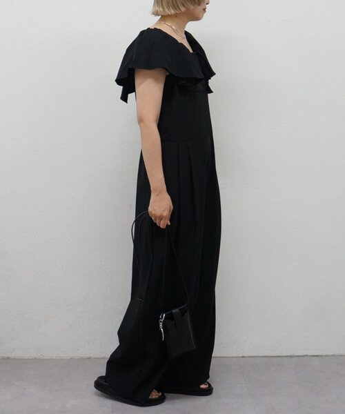 LOUNGEDRESS(ラウンジドレス)の「【撥水】フリルスリーブコンビネゾン(サロペット/オーバーオール・レディース・ブラック/ブラウン・36/38)」の3枚目の写真