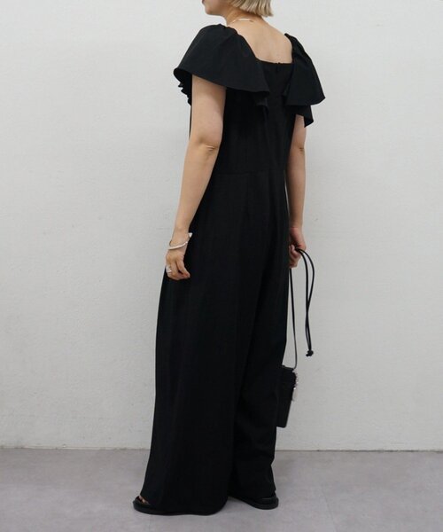 LOUNGEDRESS(ラウンジドレス)の「【撥水】フリルスリーブコンビネゾン(サロペット/オーバーオール・レディース・ブラック/ブラウン・36/38)」の4枚目の写真