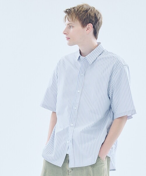 ABAHOUSE(アバハウス)の「【JAMES FABRIC】サイドガゼット ストライプシャツ / オーバーサイズ(シャツ/ブラウス・メンズ・サックスブルー/グレイッシュブルー/ライトグレー・46/48)」の3枚目の写真