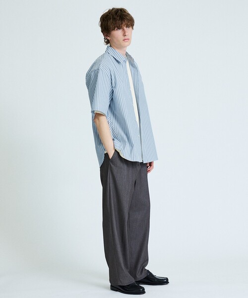 ABAHOUSE(アバハウス)の「【JAMES FABRIC】サイドガゼット ストライプシャツ / オーバーサイズ(シャツ/ブラウス・メンズ・サックスブルー/グレイッシュブルー/ライトグレー・46/48)」の19枚目の写真