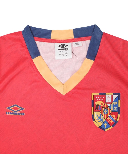UMBRO（アンブロ）の「【T21】【umbro/アンブロ】2024 SPAIN ICONIC GRAPHIC JERSEY スペイン アイコニック グラフィック ジャージ UUM166561U（Tシャツ/カットソー・メンズ・レッド・X-LARGE/LARGE/MEDIUM）」の3枚目の写真