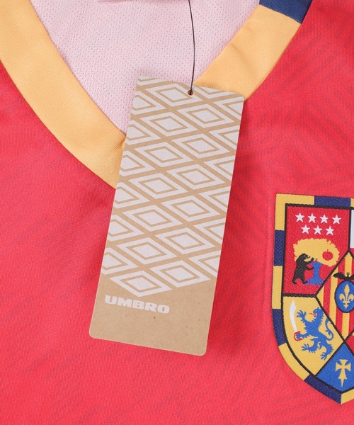 UMBRO（アンブロ）の「【T21】【umbro/アンブロ】2024 SPAIN ICONIC GRAPHIC JERSEY スペイン アイコニック グラフィック ジャージ UUM166561U（Tシャツ/カットソー・メンズ・レッド・X-LARGE/LARGE/MEDIUM）」の8枚目の写真