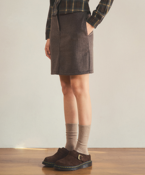 OURNOSTALGIA（アワー ノスタルジア）の「classic stripe midi skirt_Hazelnut（スカート・レディース・ライトブラウン・MEDIUM/SMALL）」の3枚目の写真