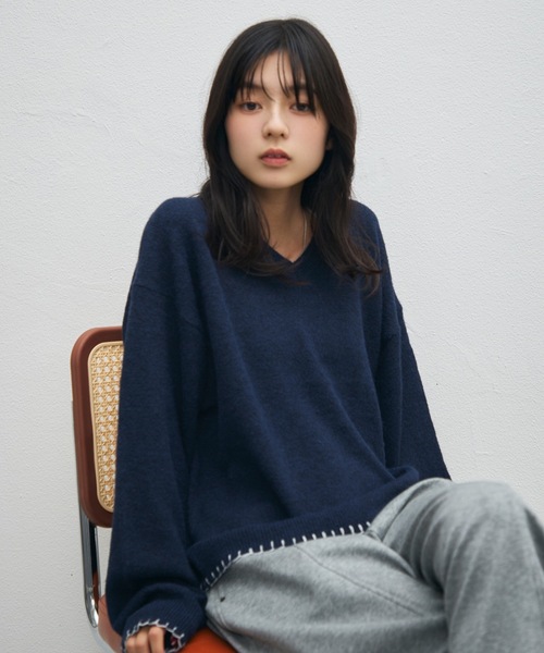 UNDERSTATEMENTs(アンダーステイトメント)の「【ユニセックス】配色Vネックステッチニット(ニット/セーター・メンズ・チャコールグレー/グリーン/ネイビー・MEDIUM/LARGE)」の3枚目の写真