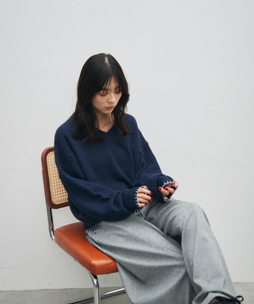 UNDERSTATEMENTs(アンダーステイトメント)の「【ユニセックス】配色Vネックステッチニット(ニット/セーター・メンズ・チャコールグレー/グリーン/ネイビー・MEDIUM/LARGE)」の6枚目の写真