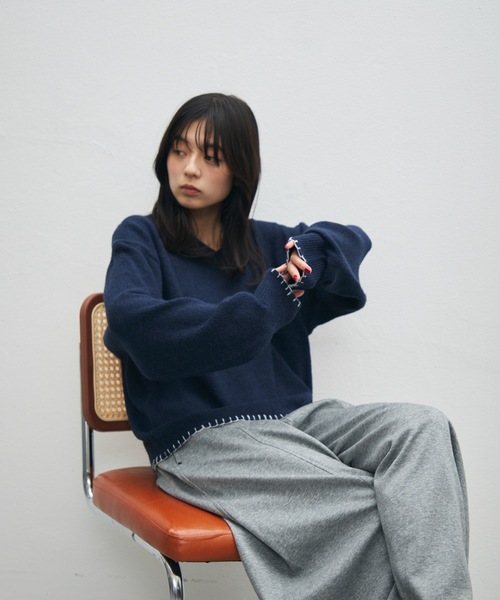 UNDERSTATEMENTs(アンダーステイトメント)の「【ユニセックス】配色Vネックステッチニット(ニット/セーター・メンズ・チャコールグレー/グリーン/ネイビー・MEDIUM/LARGE)」の8枚目の写真