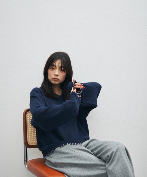 UNDERSTATEMENTs(アンダーステイトメント)の「【ユニセックス】配色Vネックステッチニット(ニット/セーター・メンズ・チャコールグレー/グリーン/ネイビー・MEDIUM/LARGE)」の9枚目の写真