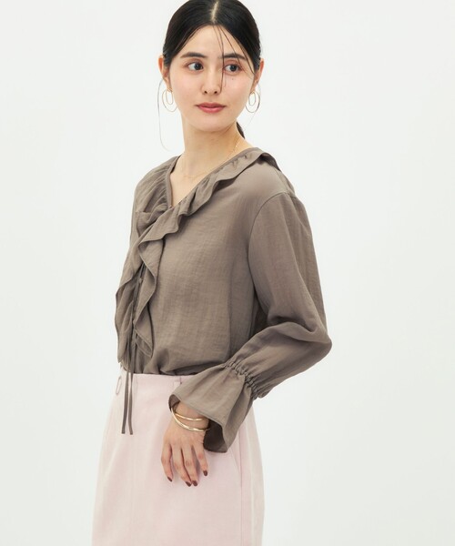 NOLLEY’S(ノーリーズ)の「【BECシリーズ】ウォッシャブルギャザーフリルブラウス(シャツ/ブラウス・レディース・インディゴブルー/ベージュ/カーキ・38)」の14枚目の写真
