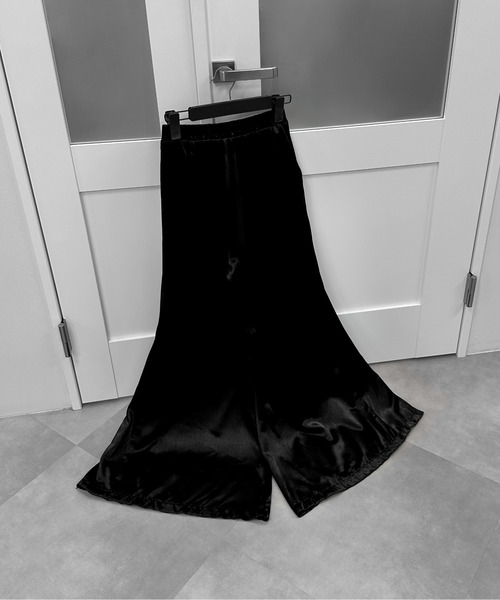 LVEU.(ラブユ.)の「【LVEU.】サテンワイドパンツ / ボトムス パンツ ワイド サテン フレア 光沢 シンプル モード ブラック ZOZOTOWN限定(その他パンツ・レディース・ブラック・FREE)」の21枚目の写真