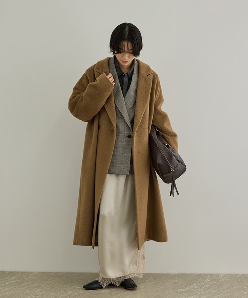 SALON adam et rope'(サロン アダム エ ロペ)の「MTR アルパカシャギーロングコート / 軽量(チェスターコート・レディース・キャメル/チャコールグレー・FREE)」の4枚目の写真