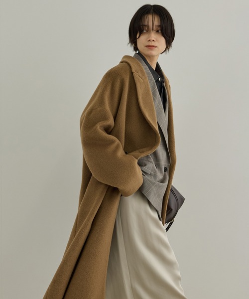 SALON adam et rope'(サロン アダム エ ロペ)の「MTR アルパカシャギーロングコート / 軽量(チェスターコート・レディース・キャメル/チャコールグレー・FREE)」の8枚目の写真
