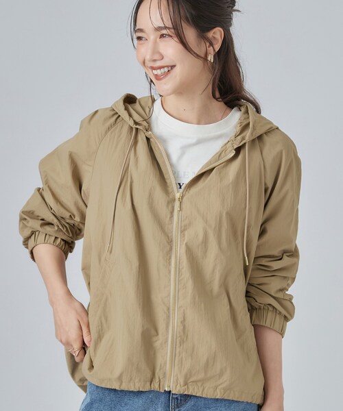 SHOO・LA・RUE(シューラルー)の「【S-LL/撥水】ゴールドパーツで女性らしく ギャザーブルゾン(ブルゾン・レディース・ベージュ/アイボリー/ブラック・03/04/01/02)」の3枚目の写真