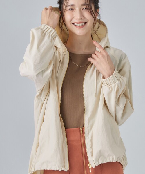 SHOO・LA・RUE(シューラルー)の「【S-LL/撥水】ゴールドパーツで女性らしく ギャザーブルゾン(ブルゾン・レディース・ベージュ/アイボリー/ブラック・03/04/01/02)」の1枚目の写真