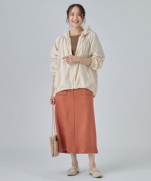 SHOO・LA・RUE(シューラルー)の「【S-LL/撥水】ゴールドパーツで女性らしく ギャザーブルゾン(ブルゾン・レディース・ベージュ/アイボリー/ブラック・03/04/01/02)」の6枚目の写真