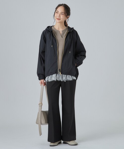 SHOO・LA・RUE(シューラルー)の「【S-LL/撥水】ゴールドパーツで女性らしく ギャザーブルゾン(ブルゾン・レディース・ベージュ/アイボリー/ブラック・03/04/01/02)」の10枚目の写真