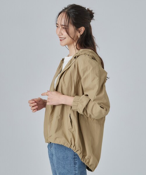 SHOO・LA・RUE(シューラルー)の「【S-LL/撥水】ゴールドパーツで女性らしく ギャザーブルゾン(ブルゾン・レディース・ベージュ/アイボリー/ブラック・03/04/01/02)」の13枚目の写真