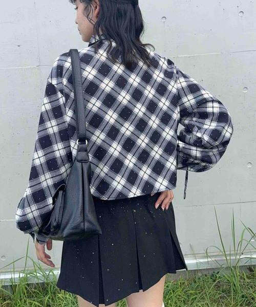 AS KNOW AS plus(アズノゥアズプラス)の「☆ビジュー付き 袖ドロストポケットシャツ(シャツ/ブラウス・レディース・ベージュ系/その他/ブラウン系/ネイビー系・FREE)」の9枚目の写真