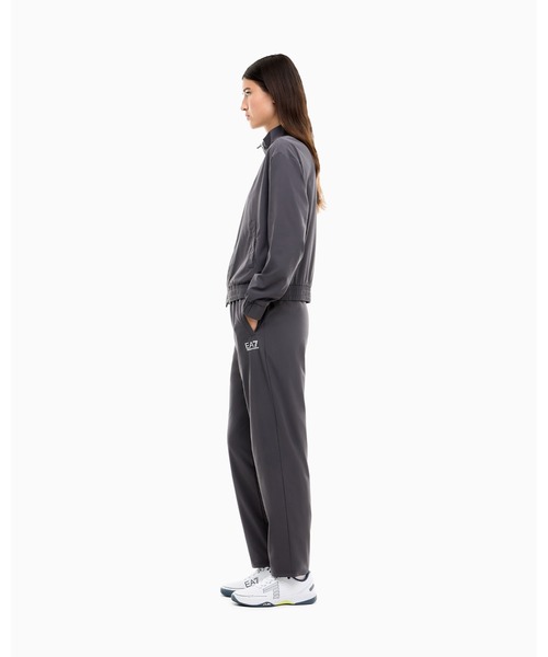 EMPORIO ARMANI EA7(エンポリオアルマーニイーエーセブン)の「<オンライン限定>【エンポリオ アルマーニ EA7】レギュラーフィット ジップ トラックスーツ Tennis Pro(セットアップ・レディース・アッシュブラウン/ダークアッシュ・LARGE/MEDIUM/SMALL/X-SMALL)」の4枚目の写真