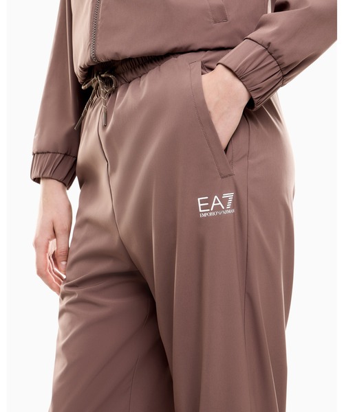 EMPORIO ARMANI EA7(エンポリオアルマーニイーエーセブン)の「<オンライン限定>【エンポリオ アルマーニ EA7】レギュラーフィット ジップ トラックスーツ Tennis Pro(セットアップ・レディース・アッシュブラウン/ダークアッシュ・LARGE/MEDIUM/SMALL/X-SMALL)」の12枚目の写真