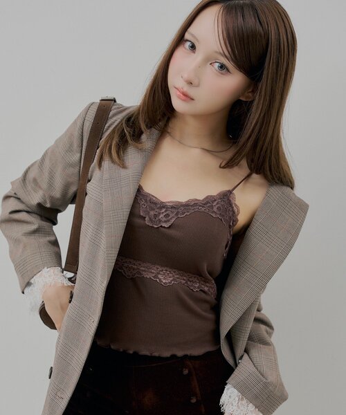 Chico(チコ)の「カップ付きVネックレースキャミ(タンクトップ・レディース・アイボリー/ピンクベージュ/ブラック/ブラウン・FREE)」の3枚目の写真