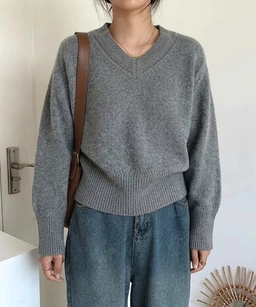 yuue' ( wear )（ユーイ）の「Vネックニットプルオーバー（ニット/セーター・レディース・ブラック/グレー/アイボリー/ベージュ・FREE）」の6枚目の写真