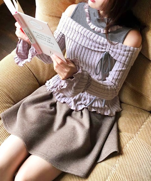 core core(コアコア)の「レイヤード風タートルネックオフショルダーフリルデザイントップス(Tシャツ/カットソー・レディース・ライトパープル・L/M/S)」の3枚目の写真
