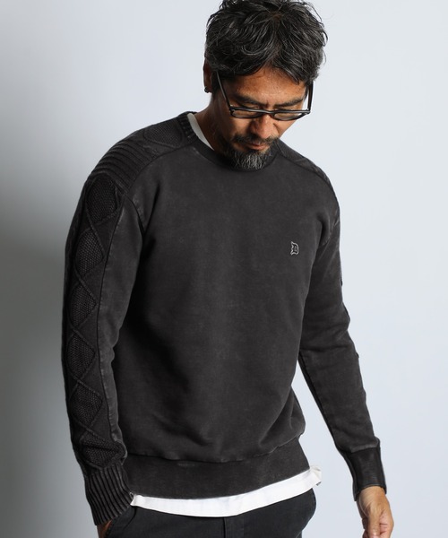 The DUFFER of ST.GEORGE（ザダファーオブセントジョージ）の「PIGMENT-DYE SWITCHING CREW TOPS：ピグメントダイ スウェット/アランニット 切替デザイントップス（スウェット・メンズ・スミクロ/ライトブルー/ネイビー・LARGE/SMALL/X-LARGE/MEDIUM）」の2枚目の写真