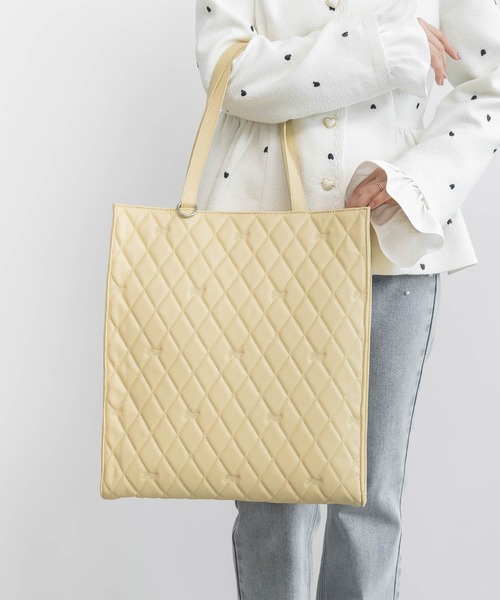RANDA(ランダ)の「【A4対応】モノグラム刺繍キルティングトートバッグ(トートバッグ・レディース・イエロー/ブラック/ピンク/ブルー・LL)」の3枚目の写真