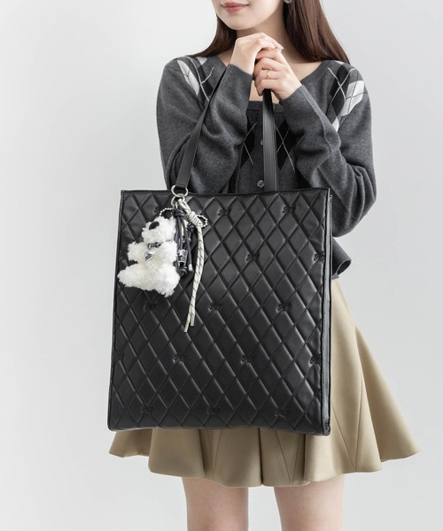RANDA(ランダ)の「【A4対応】モノグラム刺繍キルティングトートバッグ(トートバッグ・レディース・イエロー/ブラック/ピンク/ブルー・LL)」の1枚目の写真
