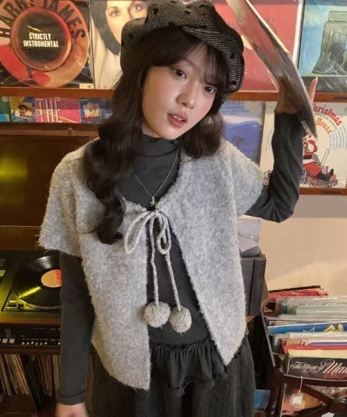 Teem Store(チームストア)の「ポンポンリボン紐付き ブークレフレンチスリーブニットカーディガン(ニット/セーター・レディース・アイボリー/グレー・M)」の6枚目の写真