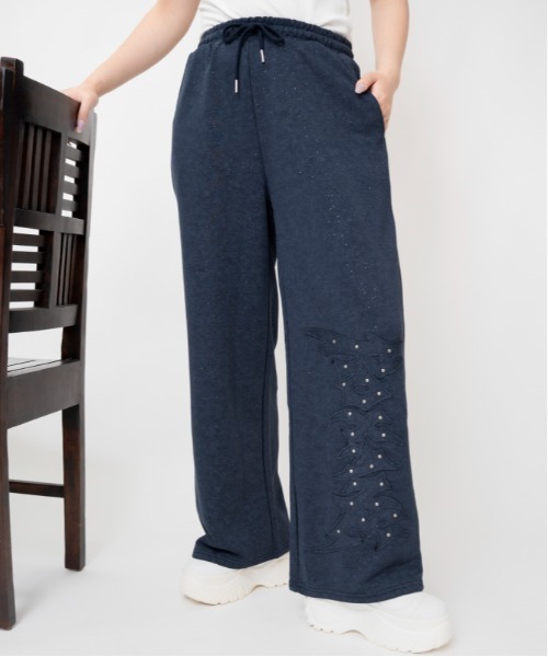 GORGE(ゴージ)の「ラメピグメント風 ラインストーンロゴワイドパンツ|全3色(その他パンツ・レディース・オフホワイト/ブラック/ネイビー・F)」の3枚目の写真