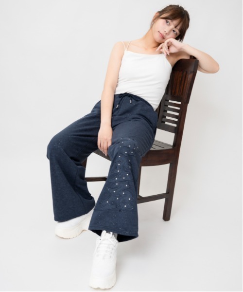 GORGE(ゴージ)の「ラメピグメント風 ラインストーンロゴワイドパンツ|全3色(その他パンツ・レディース・オフホワイト/ブラック/ネイビー・F)」の5枚目の写真