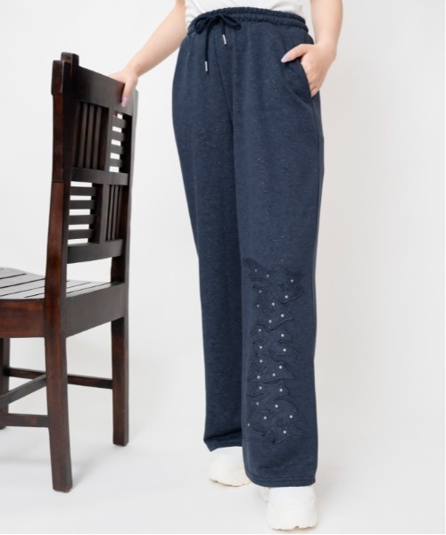 GORGE(ゴージ)の「ラメピグメント風 ラインストーンロゴワイドパンツ|全3色(その他パンツ・レディース・オフホワイト/ブラック/ネイビー・F)」の6枚目の写真