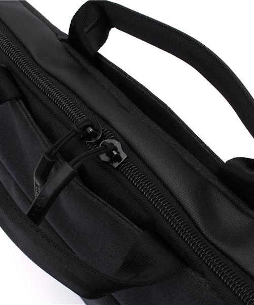 incase（インケース）の「CL55458 City Collection 15 Brief（ビジネスバッグ・メンズ・ブラック・ONE SIZE）」の3枚目の写真