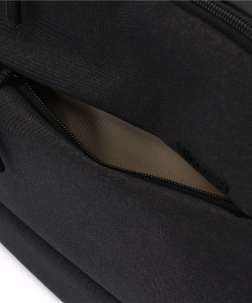 incase（インケース）の「CL55458 City Collection 15 Brief（ビジネスバッグ・メンズ・ブラック・ONE SIZE）」の9枚目の写真