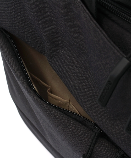 incase（インケース）の「CL55458 City Collection 15 Brief（ビジネスバッグ・メンズ・ブラック・ONE SIZE）」の10枚目の写真
