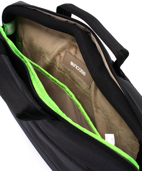 incase（インケース）の「CL55458 City Collection 15 Brief（ビジネスバッグ・メンズ・ブラック・ONE SIZE）」の11枚目の写真