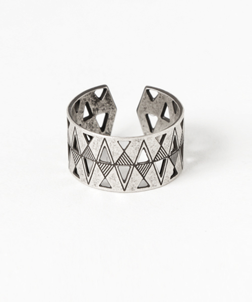 rovtski(ロフトスキー)の「Z)【LEF MADE】トライアングルパターンリング(リング・レディース・シルバー/ゴールド/ゴールド系その他/シルバー系その他/ブラック・FREE)」の2枚目の写真