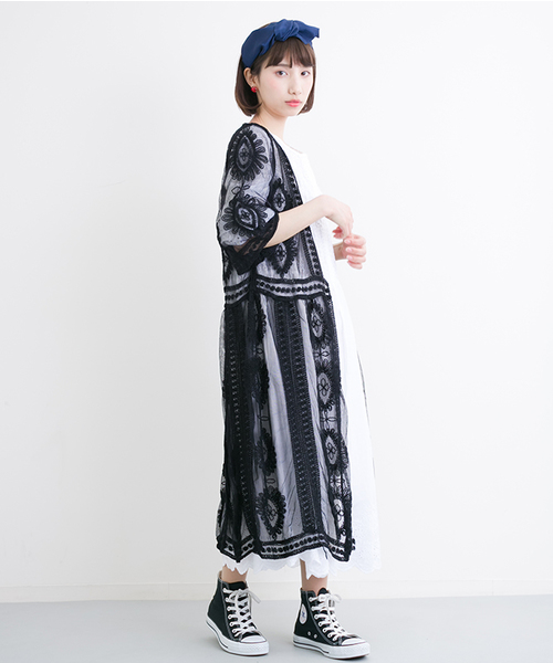 MERLOT（メルロー）の「総レースガウン4990（カーディガン/ボレロ・レディース・ベージュ/ホワイト/ブラック・FREE）」の2枚目の写真