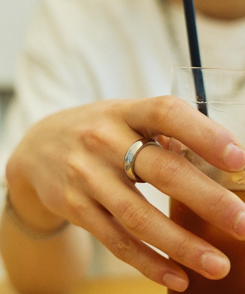 Vaya Con Dios（ヴァヤコンディオス）の「【VayaConDios/ヴァヤコンディオス】ステンレス製プレーンリング（リング・メンズ・ゴールド/アンティークシルバー/ブラック/シルバー/ピンクゴールド/シルバー系その他・#19/#17/#21/#13/#11/#9）」の2枚目の写真