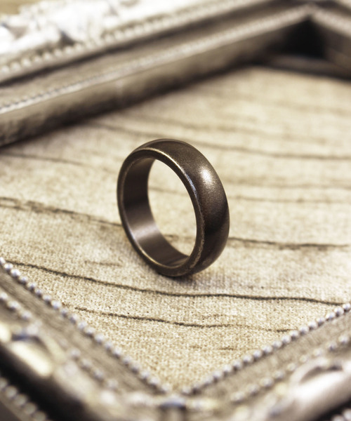 Vaya Con Dios（ヴァヤコンディオス）の「【VayaConDios/ヴァヤコンディオス】ステンレス製プレーンリング（リング・メンズ・ゴールド/アンティークシルバー/ブラック/シルバー/ピンクゴールド/シルバー系その他・#19/#17/#21/#13/#11/#9）」の3枚目の写真