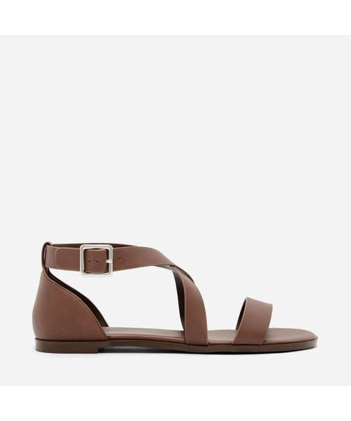 CHARLES & KEITH（チャールズ & キース）の「クロスストラップサンダル / CROSS-STRAP SANDALS（サンダル・レディース・ブラウン/ブラック/ライトベージュ・24cm/22.5cm/23.5cm/24.5cm/23cm）」の3枚目の写真