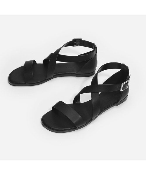 CHARLES & KEITH（チャールズ & キース）の「クロスストラップサンダル / CROSS-STRAP SANDALS（サンダル・レディース・ブラウン/ブラック/ライトベージュ・24cm/22.5cm/23.5cm/24.5cm/23cm）」の12枚目の写真