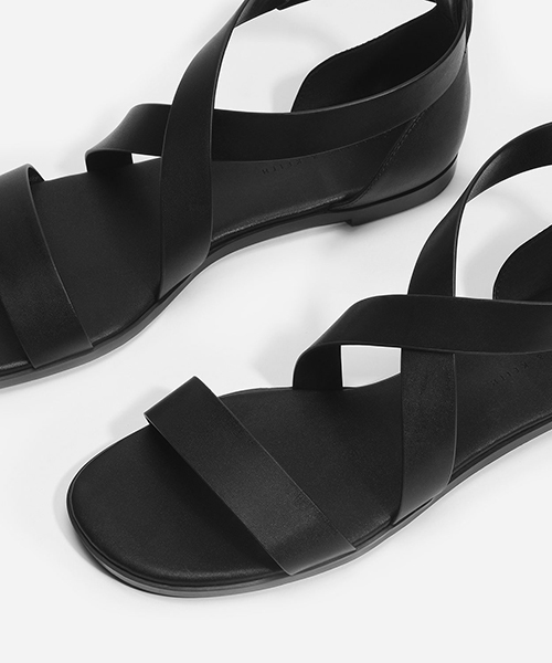 CHARLES & KEITH（チャールズ & キース）の「クロスストラップサンダル / CROSS-STRAP SANDALS（サンダル・レディース・ブラウン/ブラック/ライトベージュ・24cm/22.5cm/23.5cm/24.5cm/23cm）」の10枚目の写真