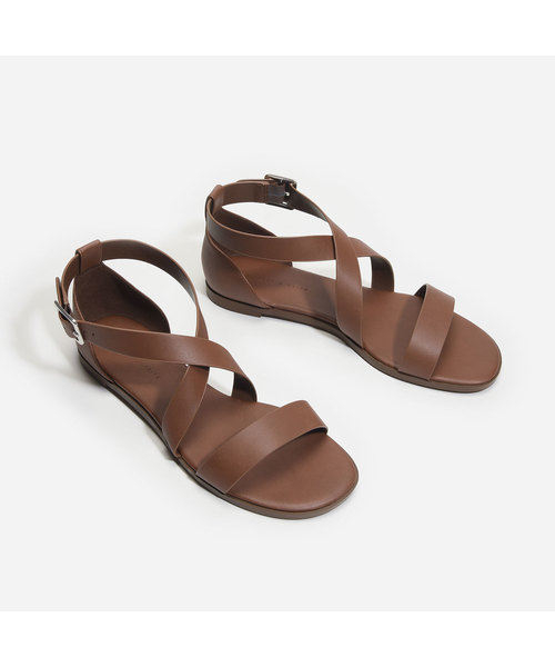 CHARLES & KEITH（チャールズ & キース）の「クロスストラップサンダル / CROSS-STRAP SANDALS（サンダル・レディース・ブラウン/ブラック/ライトベージュ・24cm/22.5cm/23.5cm/24.5cm/23cm）」の9枚目の写真