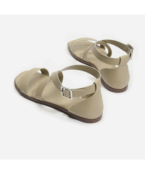 CHARLES & KEITH（チャールズ & キース）の「クロスストラップサンダル / CROSS-STRAP SANDALS（サンダル・レディース・ブラウン/ブラック/ライトベージュ・24cm/22.5cm/23.5cm/24.5cm/23cm）」の5枚目の写真