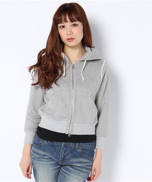 Ray BEAMS(レイビームス)の「Ray BEAMS / クロップドパーカー(パーカー・レディース・オフホワイト/グレー・ONE SIZE)」の2枚目の写真