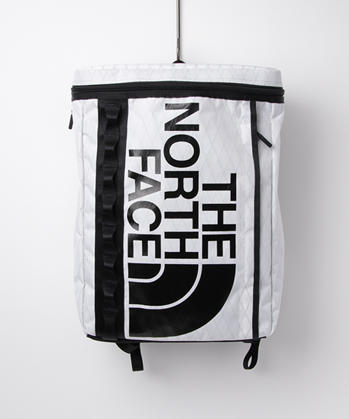 THE NORTH FACE（ザノースフェイス）の「ザ・ノース・フェイス　アーバンスタイルデイパック / XPヒューズボックス（バックパック/リュック・メンズ・ホワイト/ブラック・ONE SIZE）」の2枚目の写真