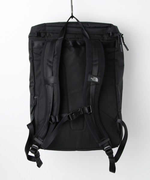 THE NORTH FACE（ザノースフェイス）の「ザ・ノース・フェイス　アーバンスタイルデイパック / XPヒューズボックス（バックパック/リュック・メンズ・ホワイト/ブラック・ONE SIZE）」の3枚目の写真